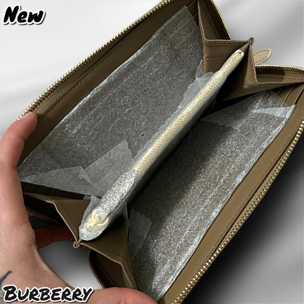 🔴New NWT Burberry Large Check Zip Around Leather Canvas Wallet Pale Cameo - Picture 7 of 8